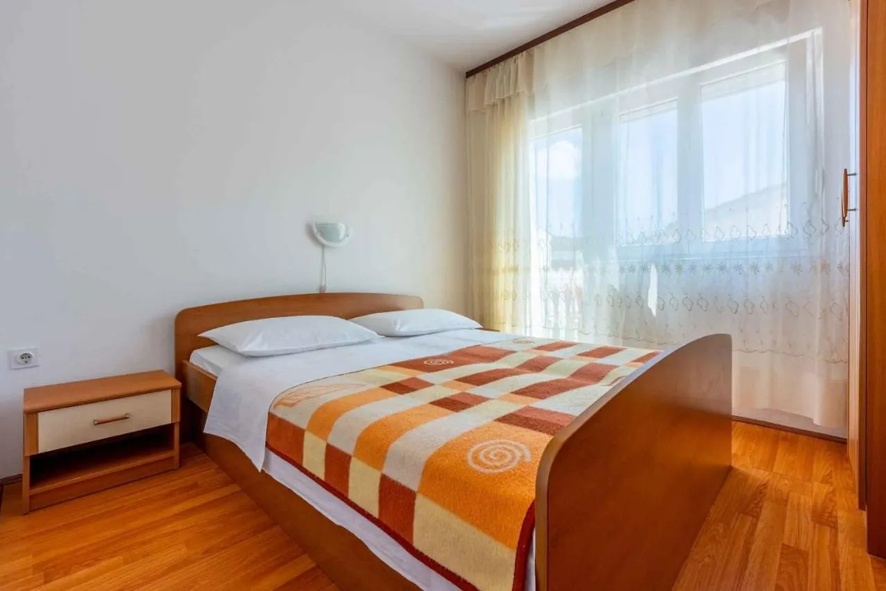 Apartments In Crikvenica 44145
