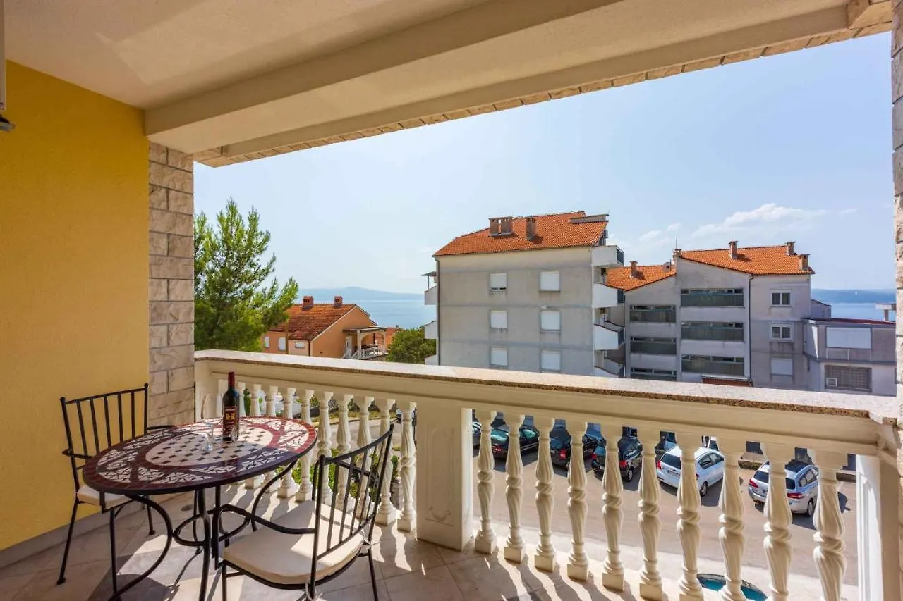 Apartments In Crikvenica 44145