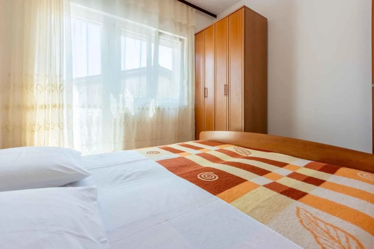 Apartments In Crikvenica 44145