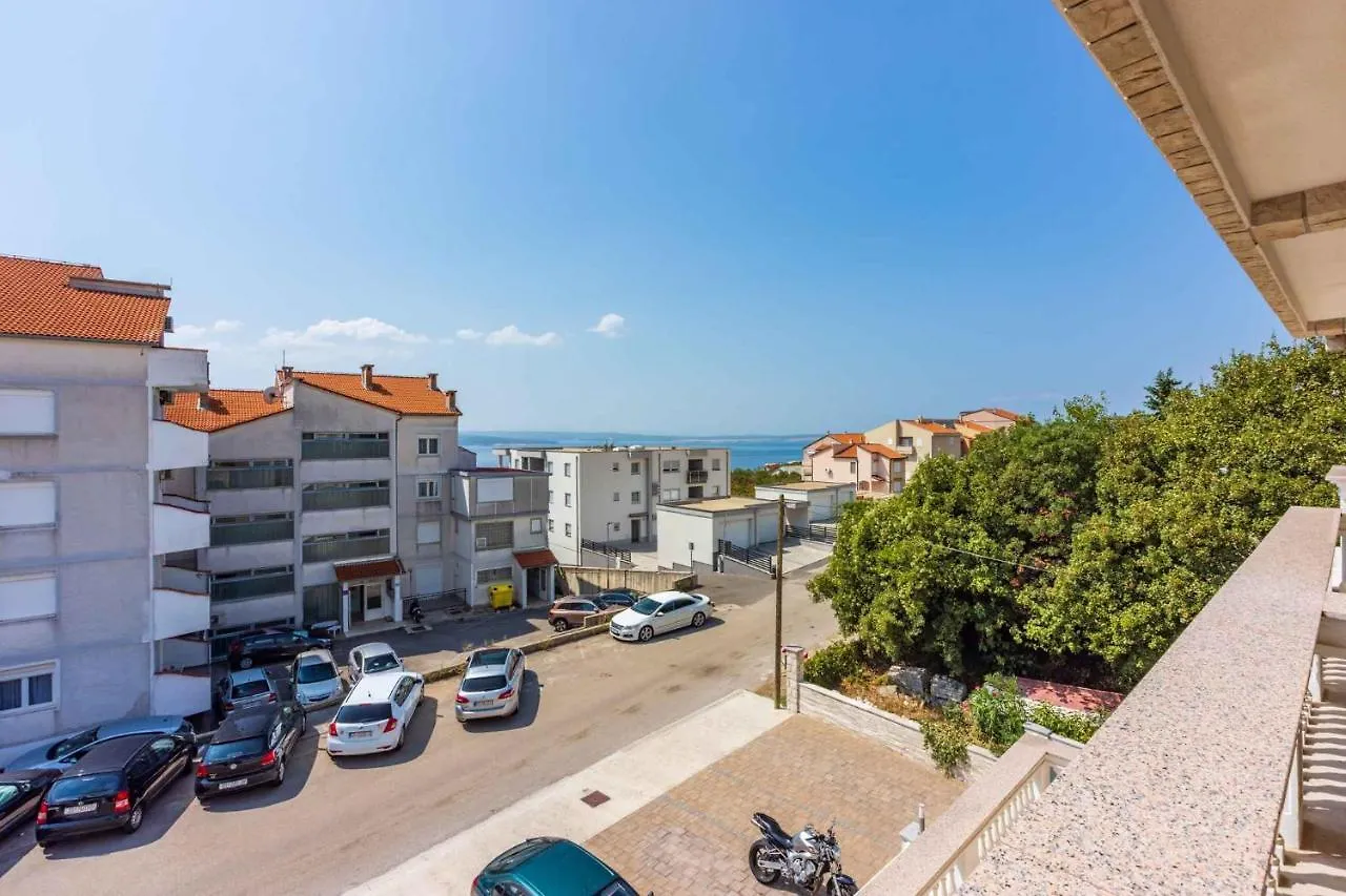 Apartments In Crikvenica 44145