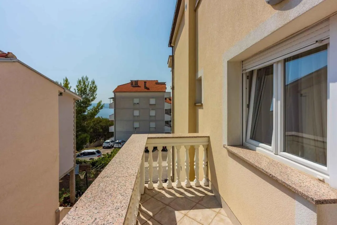 Apartments In Crikvenica 44145