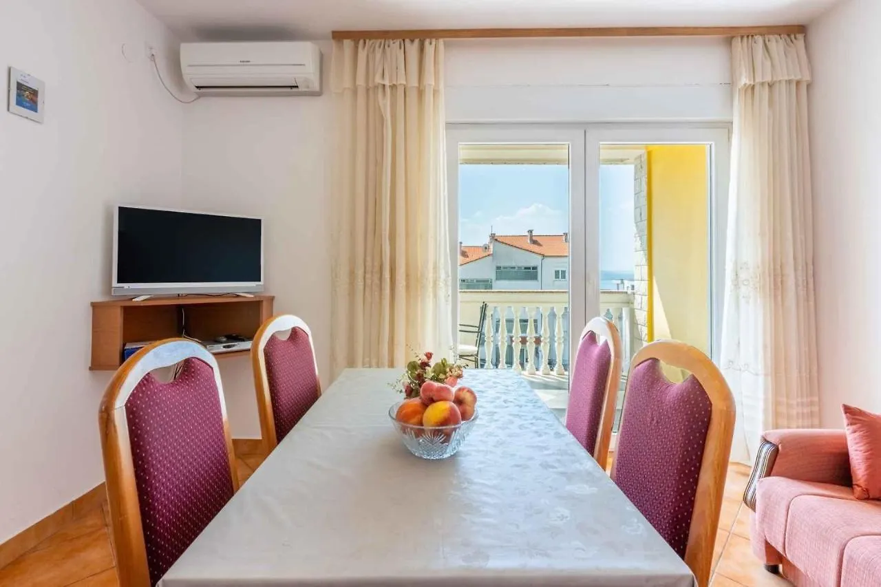 Apartments In Crikvenica 44145