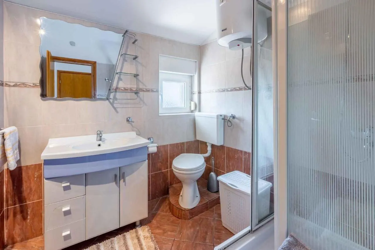 Apartments In Crikvenica 44145