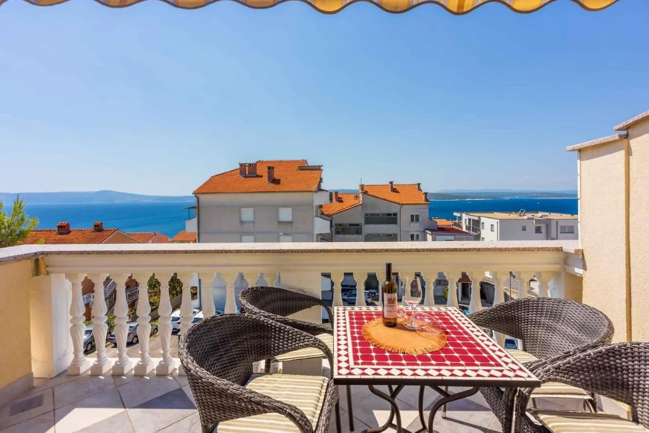 Apartments In Crikvenica 44145