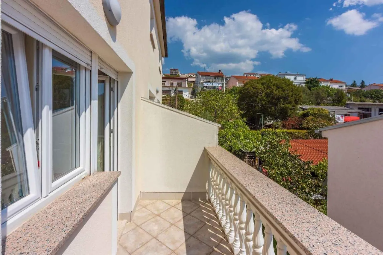 Apartments In Crikvenica 44145