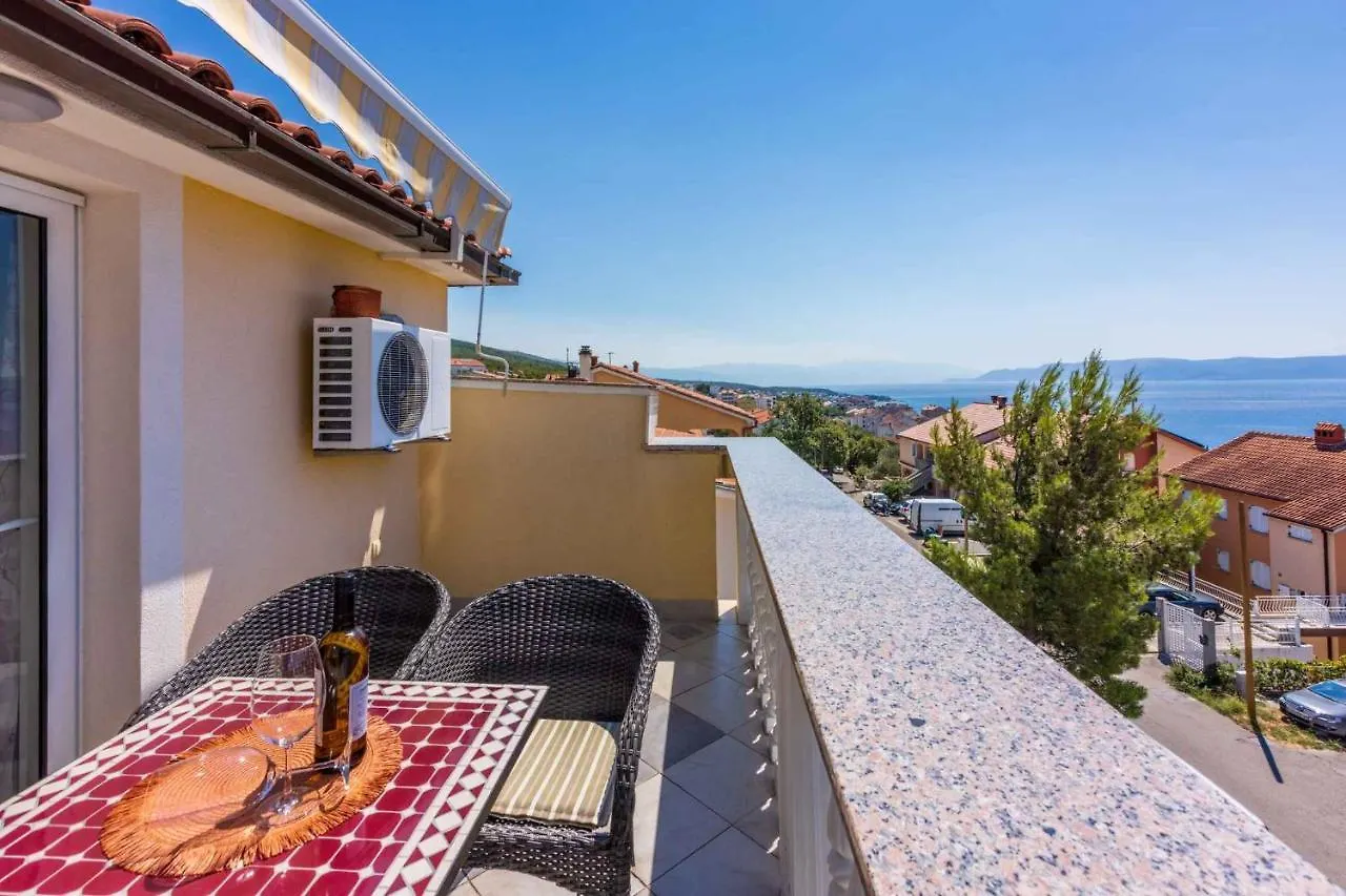 Apartments In Crikvenica 44145