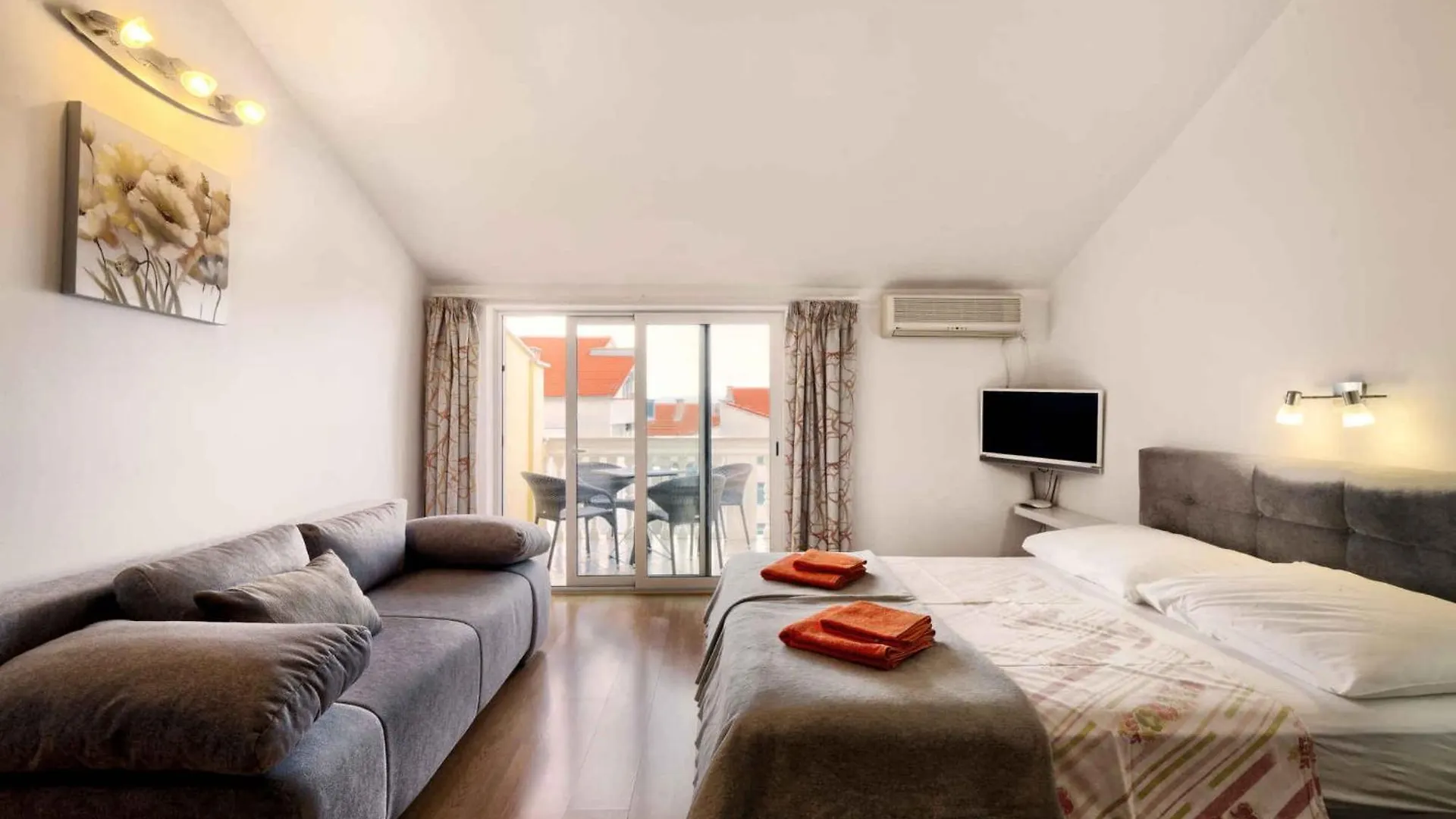 Apartments In Crikvenica 44145