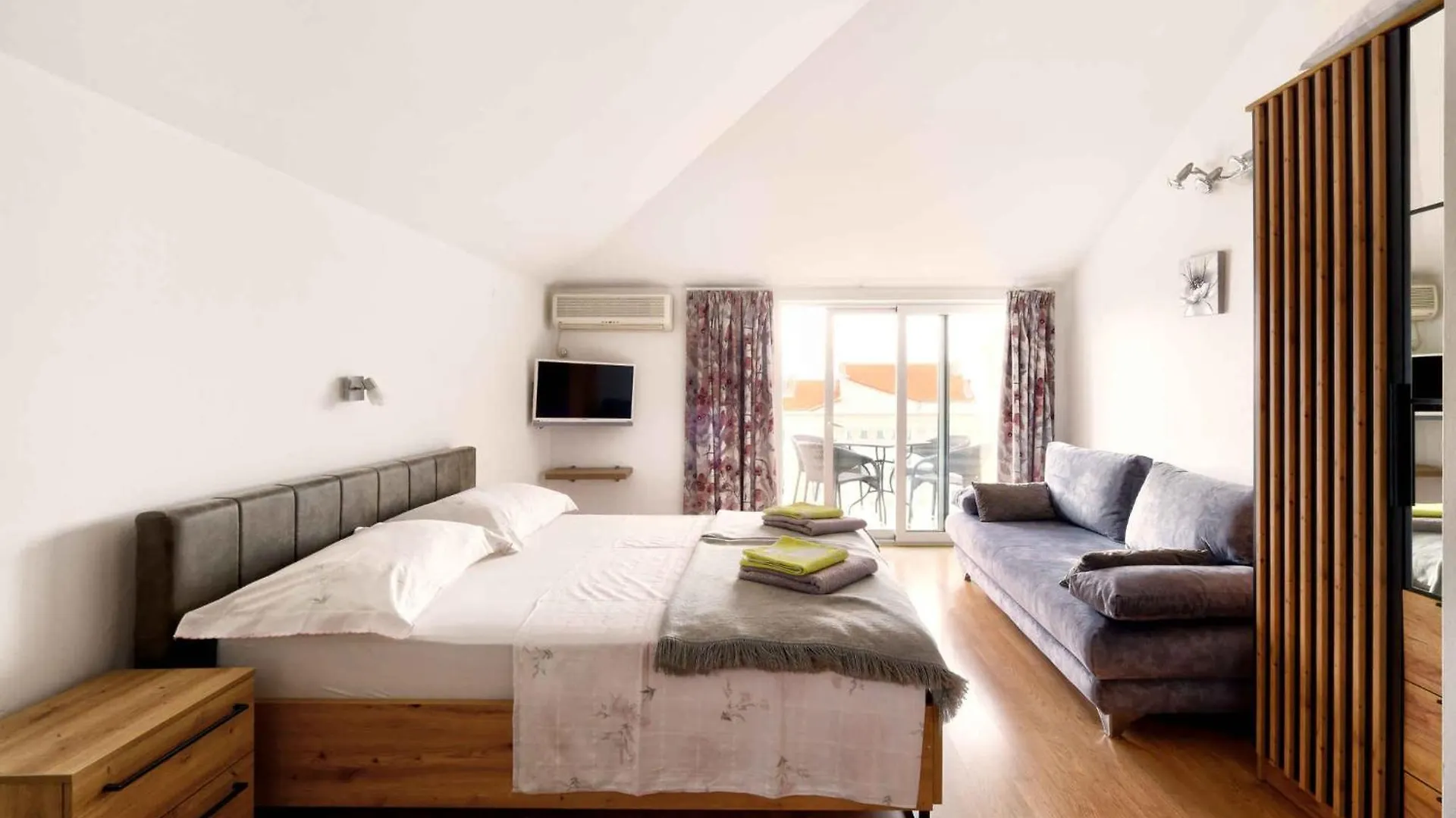 Apartments In Crikvenica 44145